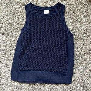 Great condtion! Crochet navy tank.